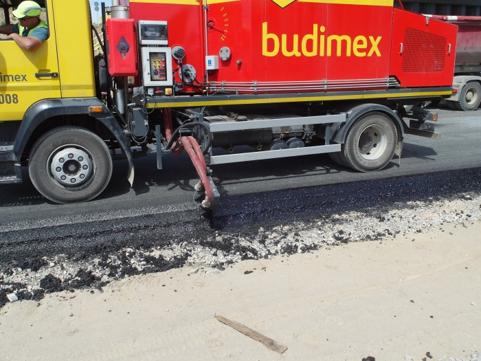 Raspanditoare – topitoare de bitum pentru sigilarea marginii drumurilor HYDROG SA-300
